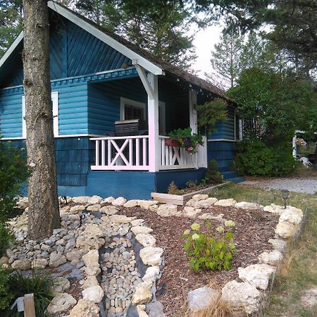 Fairmont Mountain Bungalows Fairmont Hot Springs Exterior photo
