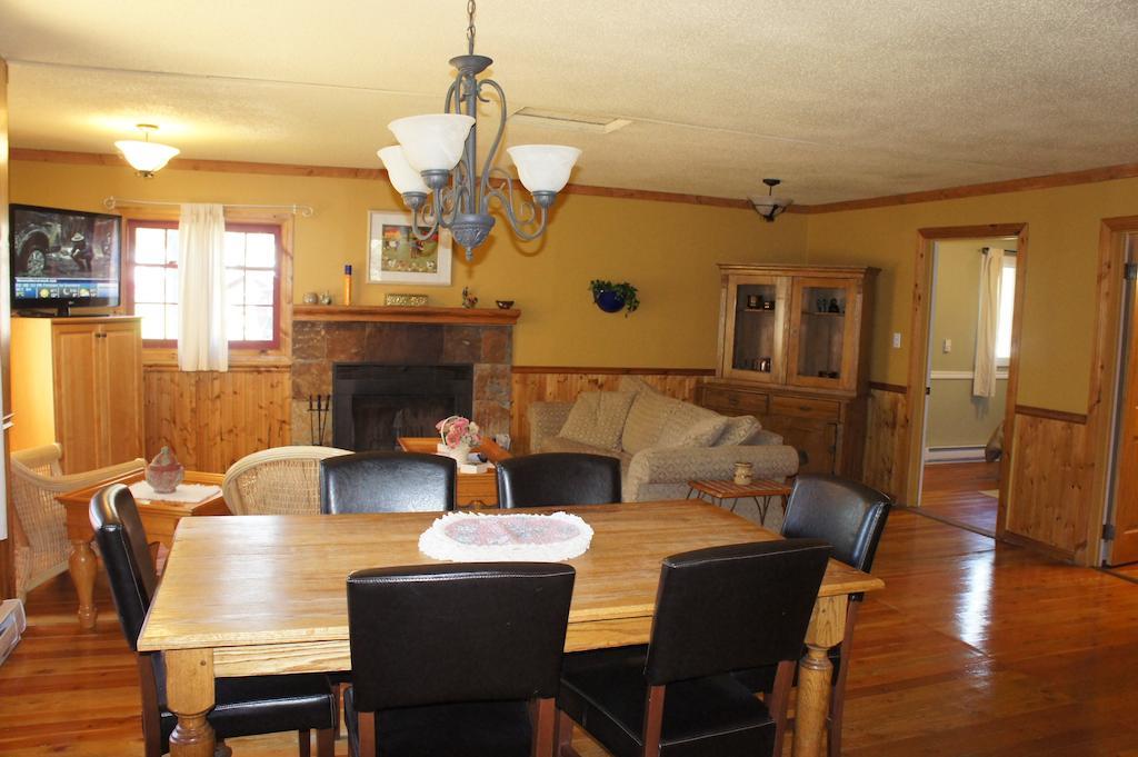 Fairmont Mountain Bungalows Fairmont Hot Springs Room photo