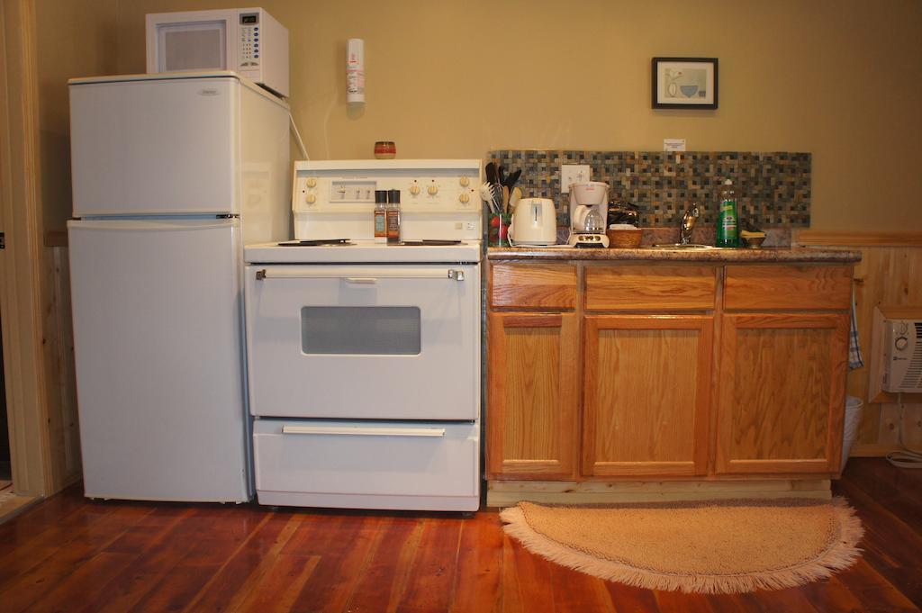 Fairmont Mountain Bungalows Fairmont Hot Springs Room photo